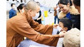 Khuyến khích người dân đeo khẩu trang khi đi lễ chùa