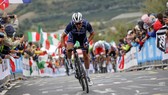 Pha bứt tốc ngoạn mục của Julian Alaphilippe bỏ lại tốp sau.