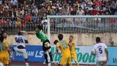 Một pha sóng gió trước khung thành đội Thanh Hóa