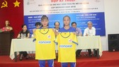 Đại diện cầu thủ giới thiệu mẫu áo thi đấu