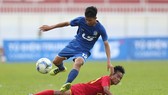 Becamex Bình Dương (áo xanh) vượt qua Sài Gòn FC để vào bán kết. Ảnh: ANH TRẦN