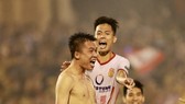 Niềm vui của Viết Tú sau quả sút luân lưu quyết định. Ảnh: MINH HOÀNG