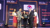 Chủ tịch HĐQT Công ty VPF Trần Anh Tú nhận Giải thưởng từ đại diện SPIA Asia