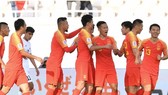 Trung Quốc có trận thắng vất vả ở ngày ra quân