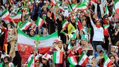 Nữ CĐV đội Iran trên khán đài trong trận Iran - Campuchia