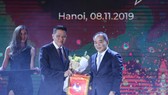 Thứ trưởng, Chủ tịch VFF Lê Khánh Hải và Đại tướng Khiev Sameth- Chủ tịch AFF tại AFF Awards 2019