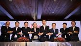 Các ông bầu tham gia bảo trợ cho các đội Sinh viên. Ảnh: DŨNG PHƯƠNG