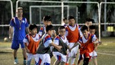 Một buổi tập của lớp Ươm mầm tương lai trên sân Tao Đàn. Ảnh: NGUYỄN NHÂN