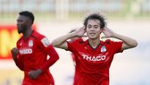 Khi Xuân Trường, Tuấn Anh còn chấn thương, Văn Toàn sẽ lại "gánh team" ở HA.GL. Ảnh: DŨNG PHƯƠNG