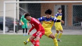 ĐT nữ Việt Nam bị U15 nam Hà Nội cầm hòa. Ảnh: Đoàn Nhật