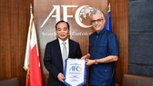 Ông Sheikh Salman Bin Ibrahim Al-Khalifa trong lần tiếp đón Chủ tịch VFF Lê Khánh Hải