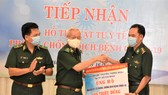 Hàng tỷ đồng thiết bị, vật tư y tế tặng Bộ đội biên phòng chống dịch Covid-19