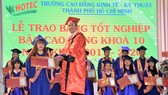 Gần 400 sinh viên HOTEC nhận bằng tốt nghiệp