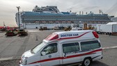 Xe cứu thương chờ bên ngoài tàu Diamond Princess tại Yokohama, Nhật Bản. Ảnh: Getty Iamges