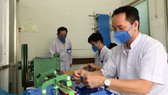 Bác sĩ BV Thống Nhất TPHCM tự sản xuất 3.000 khẩu trang kháng khuẩn mỗi ngày