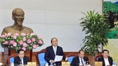 Prime Minister Nguyen Xuan Phuc speaks at the meeting on April 17 to review the coordination between the Government and the presidium of the Vietnam Fatherland Front (Photo: VNA)