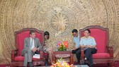 Director of the General Department of Vietnam Customs Nguyen Van Can (R) hosts UK Ambassador to Vietnam Giles Lever (Photo: VNA)