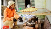 A craft village making Banh Thuan in Duc Thanh commune , Mo Duc district is now busy preparing for Tet. (Photo: sggp)