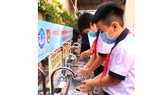 TPHCM: Tặng 100 máy rửa tay sát khuẩn tự động cho các trường tiểu học và THCS