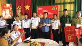 Chúc tết cán bộ chiến sĩ tại đảo Hòn Khoai