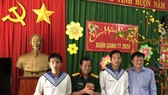 Chúc tết cán bộ, chiến sĩ trên đảo Nam Du