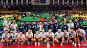 Tập thể CLB Thái Sơn Nam trên bục nhận thưởng. Ảnh: Độc Lập
