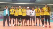 HLV Trần Văn Thư (bìa trái) rút lui khỏi vị trí HLV trưởng CLB Tràng An Ninh Bình.