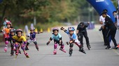 Các VĐV nhí tham gia thi đấu.