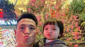 Quả bóng bạc Việt Nam 2020 Bùi Tiến Dũng hạnh phúc bên con trước thềm Xuân mới. Ảnh: facebook