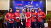 Ngọc Châm và Thùy Trang tại 1 sự kiện trao thưởng cho các thành viên đội tuyển nữ Việt Nam ở TPHCM trong năm 2022. Ảnh: FBNV