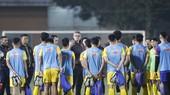 Thầy trò đội U23 Việt Nam trên sân tập tối 1-3