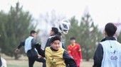 Đội U20 Việt Nam có buổi tập trên sân cỏ nhân tạo chiều 6-3
