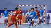 Cao Bằng (áo xanh) bất phân thắng bại cùng Tân Hiệp Hưng