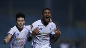 Caion đóng vai người hùng cho Hà Nội FC khi thực hiện cú hattrick vào lưới thủ môn Văn Lâm. Ảnh: MINH HOÀNG