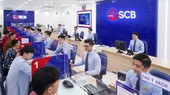 Khách hàng giao dịch tại ngân hàng SCB