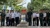 Trung tướng Nguyễn Văn Nam và đồng chí Sử Ngọc Anh tại lễ tặng công trình văn hóa, thể dục thể thao