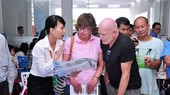 Foreigners are provided with information about buying houses (Photo vietnambiz.vn)