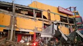 A shopping mall collapsed in Palu city in Central Sulawesi province of Indonesia after earthquakes and tsunami on September 28. (Photo: AFP/VNA)