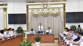 Secretary of HCMC Party Committee Nguyen Thien Nhan delivered his speed in the event. (Photo: SGGP)