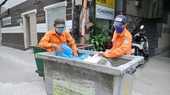 Waste sorting at a collection point in District 1. (Photo: SGGP)