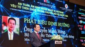 Minister of Information and Communications Nguyen Manh Hung is delivering his speech in the event. (Photo: VGP)