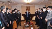 Prime Minister meets Vietnamese intellectuals in Japan