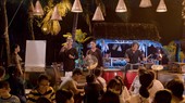 City dwellers flock to entertainment parks, eateries crowded with diners