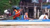 Authority in An Giang takes children to schools safely in flooding season (Photo: SGGP)