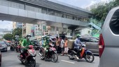 People neglect pedestrian overpasses but cross roads directly