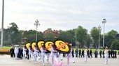 State leaders lay wreathes at Mausoleum of President Ho Chi Minh (photo:Viet Chung)