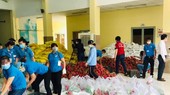 Eggs, dragon fruits, rice, chicken transported to rental houses in HCMC