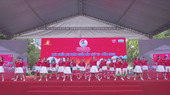 Flash mob performance by 3,000 children sets Vietnamese record