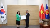 Delegation of City People’s Council visits staff of Vietnamese Embassy in RoK