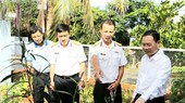 City delegation visits officers, soldiers, residents on Hon Doc Island